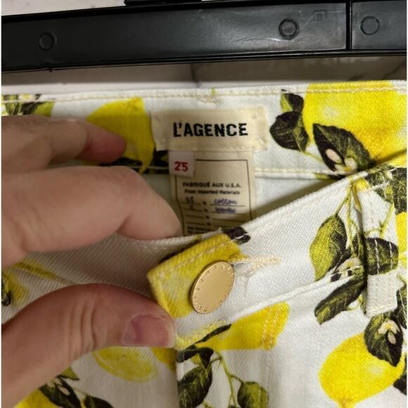 L’AGENCE AUDREY MID RISE SHORT IVORY/YELLOW LEMONS - Picture 10 of 13